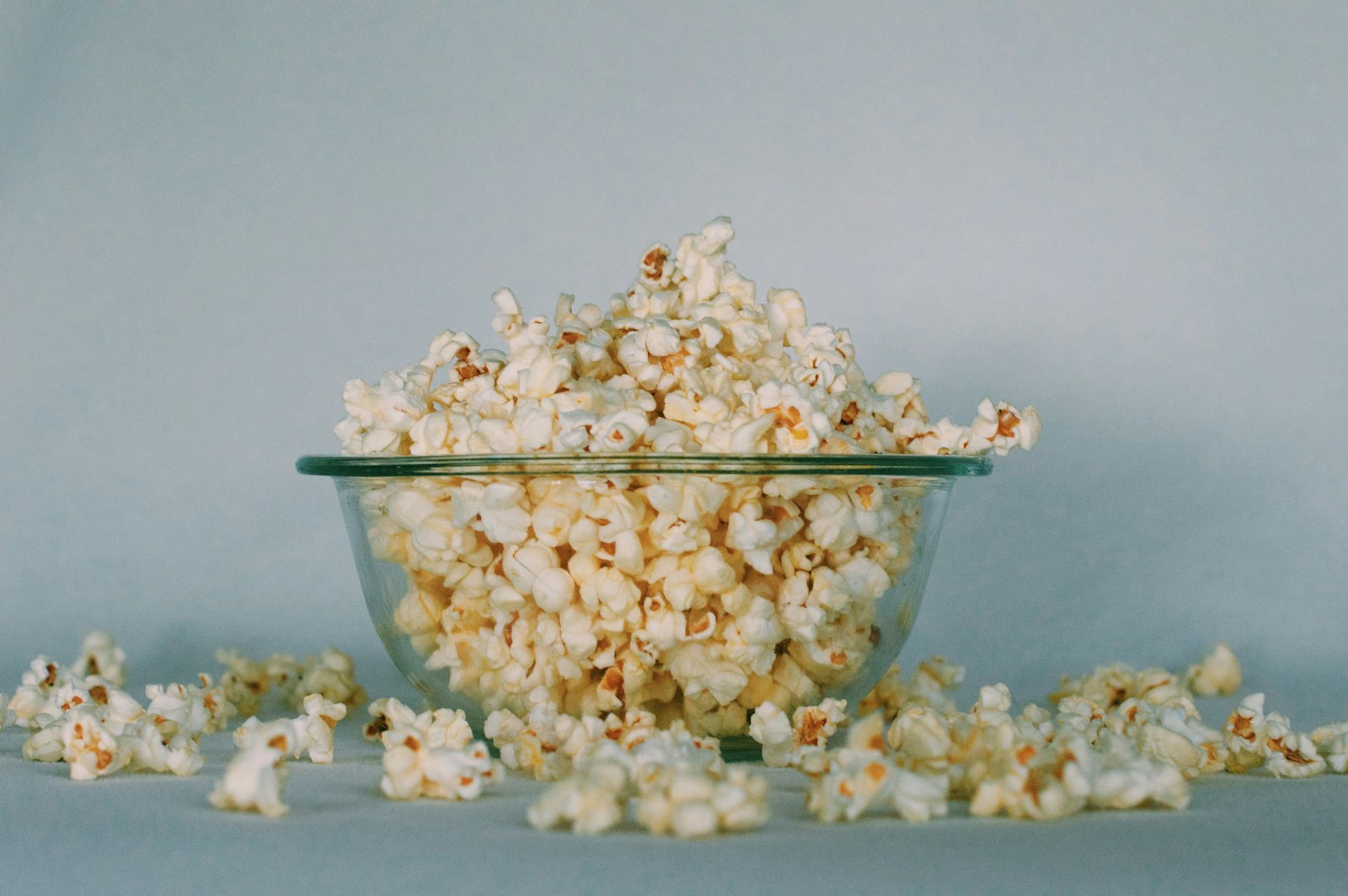 Cuenco de palomitas para ver películas LGBT